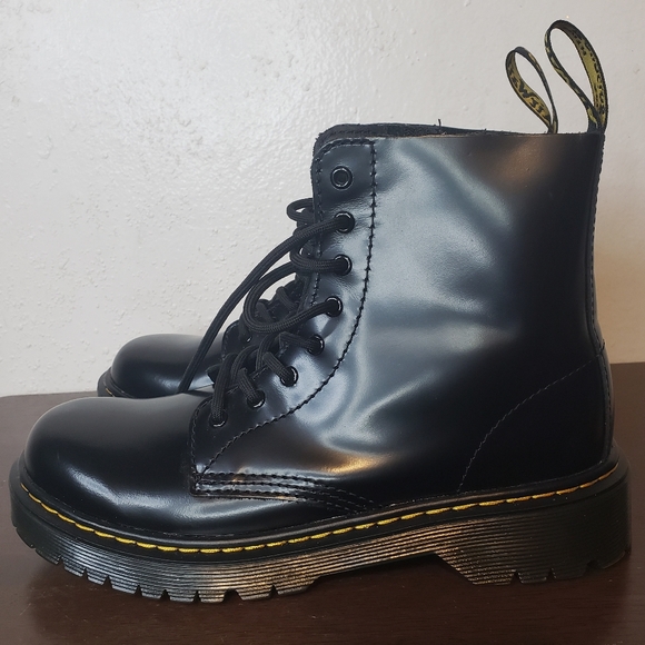 NWOT  Dr Martens - Picture 2 of 9